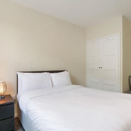 The Serene 2-Bedroom Flat W Free Street Parking Sutton  Exterior foto